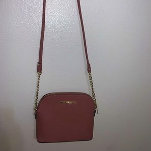 STEVE MADDEN CROSSBODY HANDBAG.